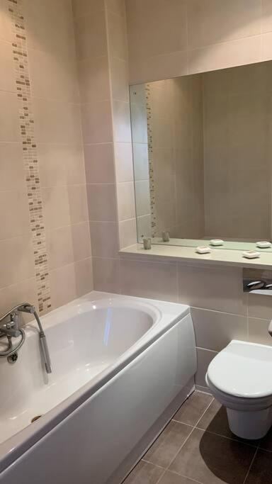 3 Bedroom Penthouse Apartment In ลาร์น ภายนอก รูปภาพ