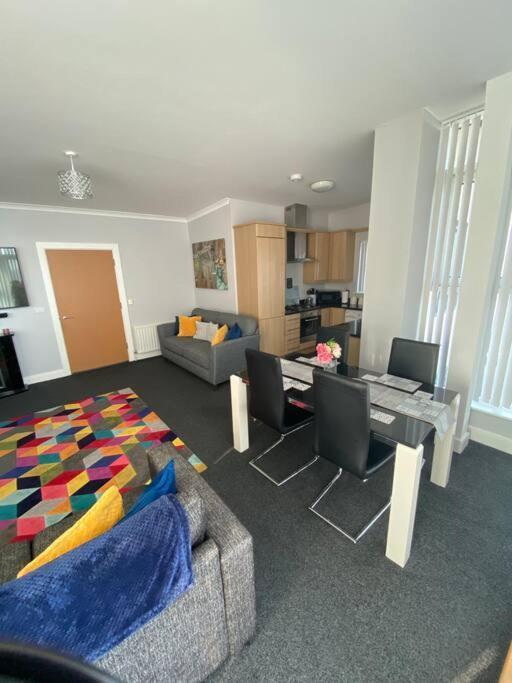 3 Bedroom Penthouse Apartment In ลาร์น ภายนอก รูปภาพ